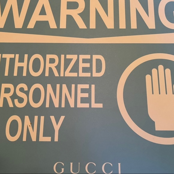 Gucci iconic flashtrek in black and gold. Size UK 10- runs US 10.5/11. - Picture 5 of 13